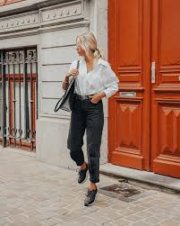Dans Cette Tenue Claire Marnette Porte Des Articles Venant De Chez Zara Chaussea And Other Stories Et Balenciaga Casual Jeans Casual Looks Zara