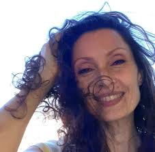 Un idea per nascondere i fili e modem senza dover o poter forare. Risultato  pulito e lineare! 😉😉😉