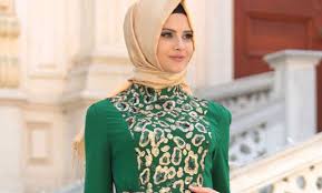 Warna ini juga terlihat hangat dengan nuansanya yang tidak berlebihan. 10 Gambar Perpaduan Warna Baju Dan Jilbab Yang Serasi