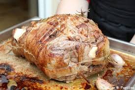 Une Recette Facile Et Delicieuse Avec Un Peu De Romarin De Piment D Espelette Et D Ail En Chemise Recettes De Cuisine Gigot Agneau Agneau De Lait