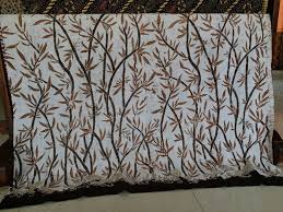 Disampaikan juga bahwa ciri khas dari motif batik pring adalah gambar rumpun bambu tegak yang di bagian atasnya terdapat gambar bulan. Batik Batik Banyumas Pring Sedapur Batik Full Tulis Warna Alam Khas Banyumas Bahan Katun Halus Ukuran 240 X 105cm Pewarnaan Dari Kulit Kayu Mahoni Contact Order Wa 6281259729393 Batik Batiktulisasli