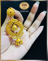 Look Traditional With This Designer Piece Of Earring Rokde Jewellers Make Every Women Look S Gold Earrings Designs Bridal Gold Jewellery Gold Jewelry Fashion