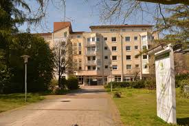 116 wohnungen 73 büros 135 häuser. Essen Stadtwald Empavita