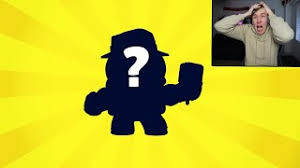 His super is a supply drop that can damage enemies in the drop zone and leaves a power up for your team to use.. Otetaan Kaikki Irti Uudesta Kromaattisesta Brawlerista