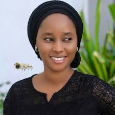/ jaruma bilkisu shema dai shema dai jaruma ce wacce take cikin wasu rukunin yan mata wanda zamu iya cewa yan ashirin ne, wato wadan da shekarun su ba su kai 30 ba. Bilkisu Shema Bilkisushema Twitter