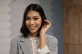 There are various hairstyles for short hair, and all of them are considered to be chic today. Easy Short Hairstyles For Fine Hair To Up Your Everyday Look