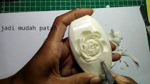 Berikut cara membuat kerajinan sabun batang sederhana. Soap Carving Cara Mengukir Sabun Bentuk Bunga Youtube