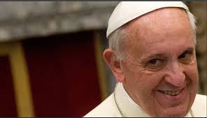 Папа Римский шлепнул по руке женщину