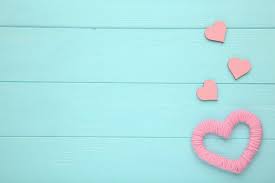 Coracoes De Fio Vermelho Sobre Um Fundo Azul Coracoes Rosa Fundos Azuis Fundos Coracao Rosa Esse kit tem tudo para você fazer sua festinha sozinha, com várias molduras, imagens, convites e rótulos. fio vermelho sobre um fundo azul