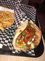 The naan is then topped with lettuce, cucumber, and the most addicting special sauce…that just so happens to be way healthier than the original. Wafer Food Cheese Naan Vegetarien Au Falafel Et Facebook