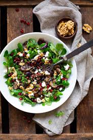 Feldsalat Mit Gebratenen Pilzen Feta Und Walnussen Kochkarussell Rezept Feldsalat Rezept Gebratene Pilze Feldsalat
