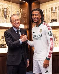 Laut dem Telegraph wird Real Madrid ein Angebot in Höhe von 150 Mio. € für Michael Olise abgeben, falls Florentino Pérez als Klubpräsident wiedergewählt wird. Pérez hat zwar dementiert, dass Olise das