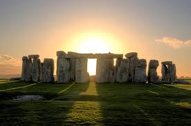 Il termine solstizio viene dal latino solstitium, che significa sole fermo (da sol sole e sistere stare fermo).litha è l'antica festa della ruota dell'anno celtico che celebra questo momento. Solstizio D Estate Giugno 2017 Tavola