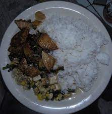 Gagang panci menjadi hangat ketika digunakan memasak. Gambar Makanan Di Piring Gambar Makanan