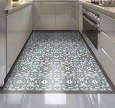 Mosaïques, carreaux de ciment ou carrelages graphiques…. Tapis En Vinyle Carreaux Ciment Facile A Laver Tenstickers