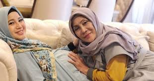 Kehidupan anda berubah dari hidup bersendirian kepada hidup berdua setelah berkahwin. Hamil 7 Bulan Begini Perjuangan Chacha Frederica Menanti Anak Pertama Popmama Com