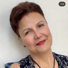 Carla Thiele's Instagram, Twitter & Facebook