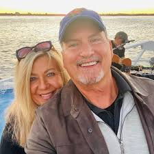 Is Sherwin-Williams Duraplate 289 suitable for painting a concrete driveway  in SW Florida?