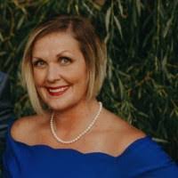 Deanna Arneson's Instagram, Twitter & Facebook