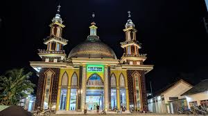 Peristiwa isra'mi'raj di atas menjelaskan bahwa segala hal yang mustahil dan tidak mungkin pada diri manusia, menjadi sangat mungkin untuk bisa terjadi bersama dengan allah. Masjid Syatho Official Home Facebook