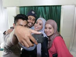Reen anggap abang dan macam suami reen sejak kita menjadi pengantin dari kecil lagi, salahkah reen memberi kepada orang yang banyak berbudi pada reen. Betul Tak Suami Kalau Kerja Jauh Pjj Lagilah Dia Manja Dengan Isteri Pesona Pengantin