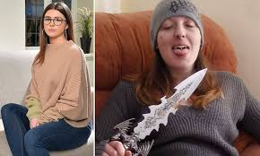 Serial killer joanna dennehy plans to marry street robber hayley palmer after they fell in love behind bars, it's reported. Daughter Of Killer Joanna Dennehy Considered Taking Her Own Life For Fear Of Turning Into Her Mum Daily Mail Online