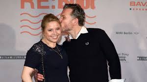 Judith rakers neuer freund bunte napisal. Kurz Vor Funftem Hochzeitstag Caroline Frier Ist Getrennt Promiflash De