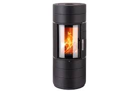 Poêle à bois vidar triple de fonte flamme installé lors d'une renovation. Fonte Flamme Colona Lite Emaille Blanc Woodepac