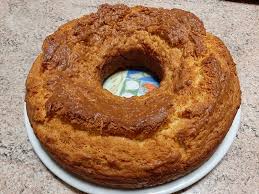 In un pentolino scalda la se non vuoi cospargere la ciambella con la crema di formaggio, puoi pensare di tagliarla e cospargere invece la. Ciambellone Al Formaggio La Ricetta Del Venerdi Di Nonna Mary Itorte