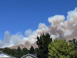 Hawk Fire near Somersett grows rapidly, threatens structures