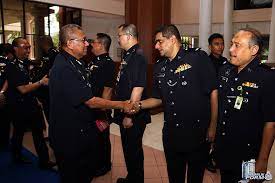 Madrid buntuti atletico di pucuk pimpinan la liga. Cheras 16 November 2017 Pucuk Polis Diraja Malaysia Royal Malaysia Police Facebook