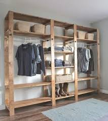 L Idee Deco Du Samedi Un Dressing Diy Floriane Lemarie En 2020 Meuble Gratuit Dressing Fait Maison Plans De Meubles