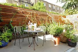 60 Atemberaubende Ideen Fur Gartenzaune Garten Zenideen Gartenspiegel Kleine Terrasse Design Hinterhof Designs