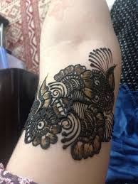 Khafif mehndi designs don't have to be restricted to just the hands or the feet, as this gorgeous design done on the upper back shows. Arabic Khafif Mehndi Design Patches