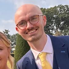 Newcastle insisting Isak won't go without a replacement. Looks like they're  still hoping to convince Sesko but also been reliably linked to Watkins,  Muniz, Jackson, Larsen this week. Hopefully we hear they