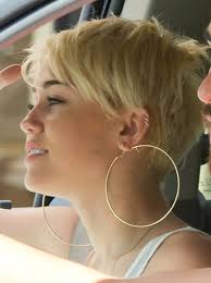The crafted layers make the hairstyle full of sophistication. 35 Summer Hairstyles For Short Hair Popular Haircuts Miley Cyrus Short Hair Short Hair Styles Crop Haircut