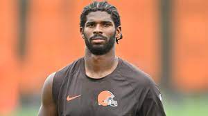 Browns QB Shedeur Sanders remained focused on rookie season during father's  cancer battle