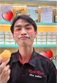 Hayoo, siapa yang penasaran gimana sih rasa bika ambon Rica Rico? Langsung  aja pesen melalui OJOL kesayangan kamu atau datang ke counter terdekat  yaaa🤩✨ #pov #humor #ricarico #bikaambon #fyp