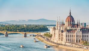 Le capital de budapest , qui est située au nord du pays, sur le danube, a 1,7 le principal aéroport de la hongrie est budapest ferihegy international airport , situé juste en dehors de la capitale. Le Danube A Velo Le Long De L Eurovelo 6