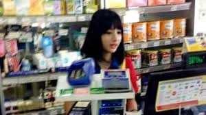 Mata minus abun jauh adalah kelainan pada mata yang tidak mampu melihat dengan baik benda atau objek dengan jarak yang jauh. 3 Teknik Melayani Pembeli Yang Saya Curi Dari Kasir Indomaret
