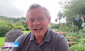 Find how tall martin clunes is and any other person or structure on our huge height database. Martin Clunes Says It S Open Season On Men With Dad Bods Aktuelle Boulevard Nachrichten Und Fotogalerien Zu Stars Sternchen