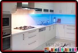 Öztaş yapı dekorasyon olarak cam mutfak, tezgah arası cam, 3d tezgah arası cam. Led Serit Isiklarla Isil Isil Mutfaklar