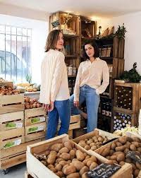 La Petite Epicerie Inside Closet En 2020 Magasin Fruits Et Legumes Epicerie Epicerie Vrac