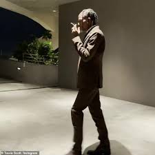 Travis scott went as dc comics' dark knight, batman, this halloween, but the harsh criticism he received for the look led to him deleting his instagram account. Travis Scott Deleted His Instagram Account After Fans Bashed His Brown Batman Costume For Halloween Daily Mail Online