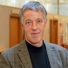 Justeringen i vaccinationsplanen görs för att vårdcentralerna ska slippa lägga så mycket tid på administration. Sjukhusdirektor Hotad Efter Kritiserat Beslut Om Vaccination