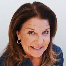 Mary Lang's Instagram, Twitter & Facebook