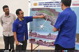 Tasik kenyir yang terletak di hulu sungai kenyir, terengganu merupakan tasik terbesar yang pernah dibina oleh manusia untuk menjana kuasa elektrik di asia tenggara. Projek Zon Bebas Cukai Tasik Kenyir Jadi Hab Pelancongan Trdi News