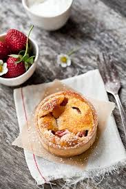 Tartelette Tartelettes A La Rhubarbe Rhubarb Tartelettes Rhubarb Recipes Sweet Tarts Fresh Fruit Recipes