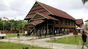 Terbakar, Rumah Adat Bone Tinggal Puing