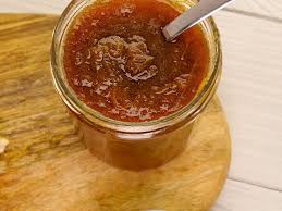 Confiture De Rhubarbe Facile Recette En 2020 Confiture Rhubarbe Recette Confiture Et Recettes De Cuisine